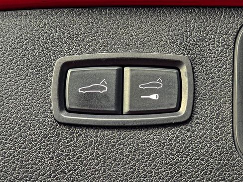 Used 2023 Porsche Macan Turbo AWD/4WD image 38