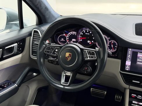 Used 2020 Porsche Cayenne Turbo AWD/4WD image 21