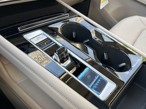 New 2026 Volkswagen Atlas SE FWD image 32