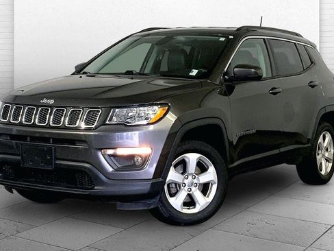 Used 2018 Jeep Compass Latitude w/ Popular Equipment Group AWD/4WD image 12