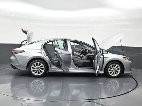 Used 2024 Toyota Camry LE image 31