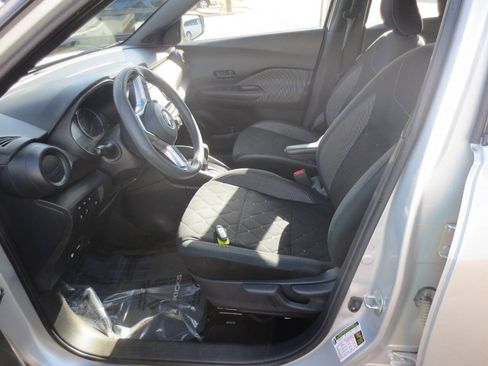 Used 2020 Nissan Kicks S FWD image 7