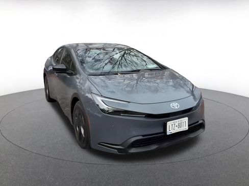 Used 2025 Toyota Prius LE image 15
