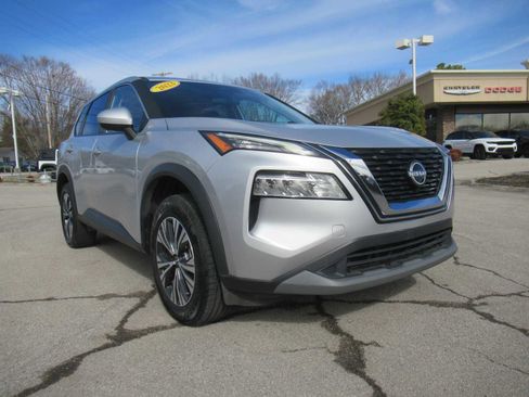 Used 2023 Nissan Rogue SV image 9