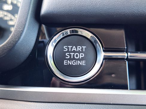 New 2025 Mitsubishi Outlander SE image 23