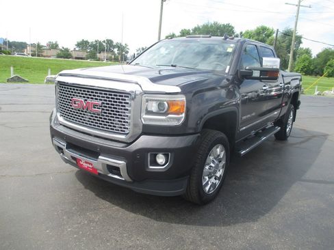 Used 2016 GMC Sierra 2500 Denali w/ Duramax Plus Package AWD/4WD image 13