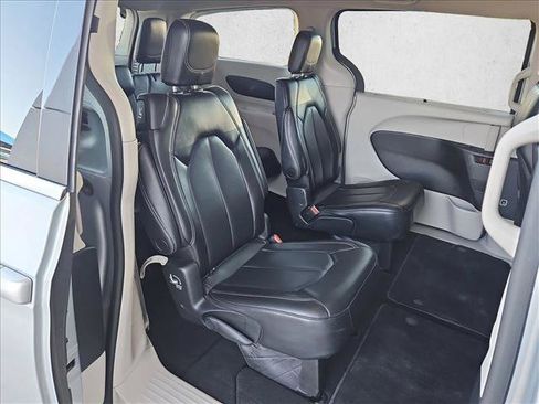 Used 2023 Chrysler Pacifica Touring-L FWD image 26