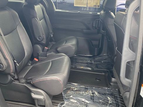 Used 2025 Toyota Sienna XSE image 18