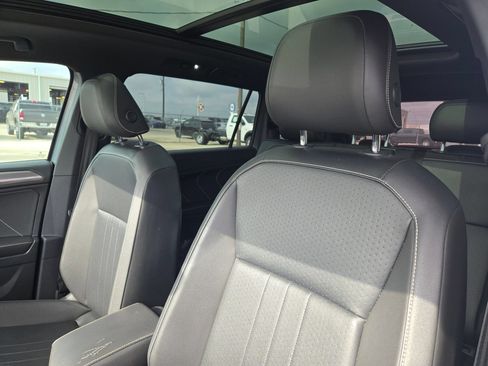 Used 2022 Volkswagen Tiguan SE R-Line FWD image 9