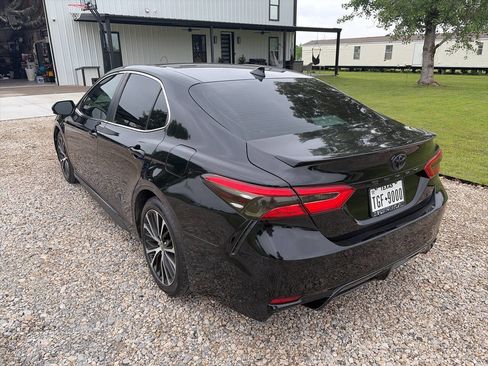 Used 2020 Toyota Camry SE FWD image 12