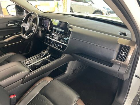 Certified 2024 Nissan Pathfinder Platinum AWD/4WD image 24