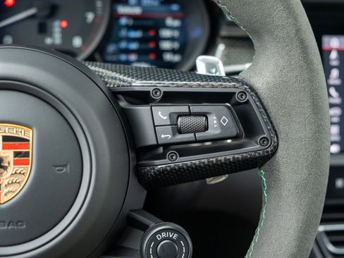 Certified 2025 Porsche Macan GTS image 41