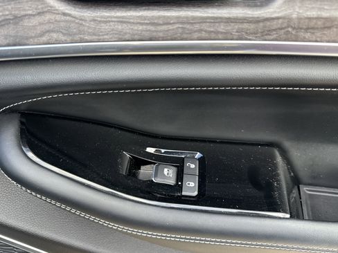 Used 2022 Jeep Grand Cherokee Overland image 27