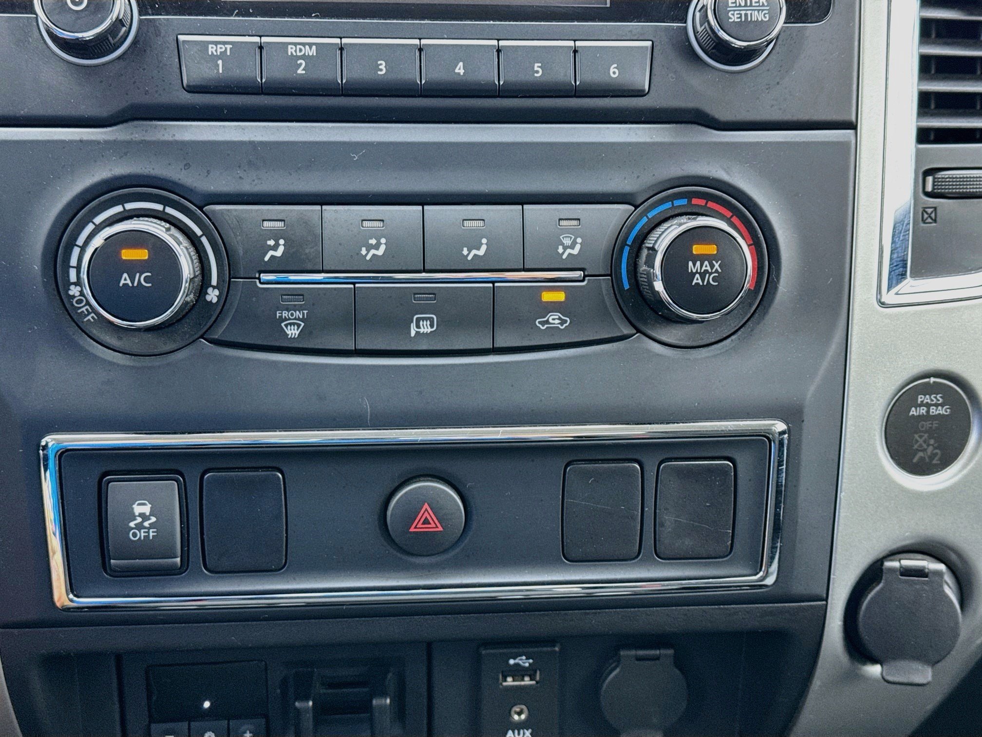 Used 2017 Nissan Titan SV RWD image 11