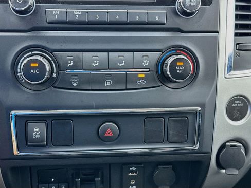 Used 2017 Nissan Titan SV RWD image 11
