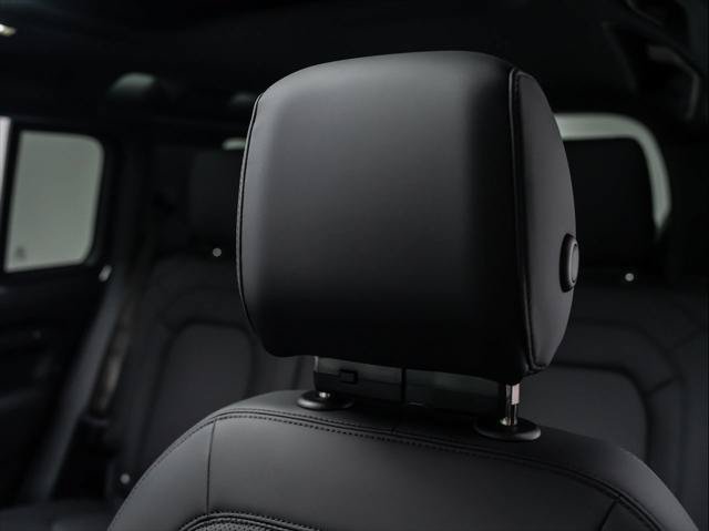 New 2026 Land Rover Defender 110 X-Dynamic SE AWD/4WD image 15