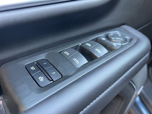 Used 2021 Chevrolet Suburban LT w/ LT Signature Package image 11