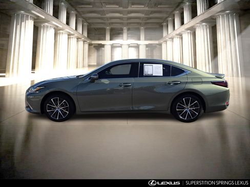 Certified 2025 Lexus ES 300h w/ Premium Package image 8