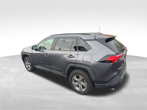 Used 2022 Toyota RAV4 LE AWD/4WD image 5