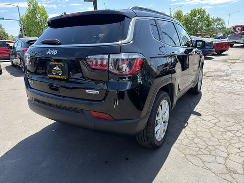 Used 2024 Jeep Compass Latitude AWD/4WD image 7