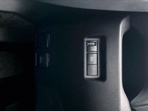 Used 2025 Toyota RAV4 XLE FWD image 33