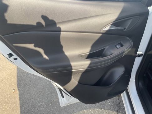 Used 2022 Buick Encore GX Select w/ Sport Touring Package image 15