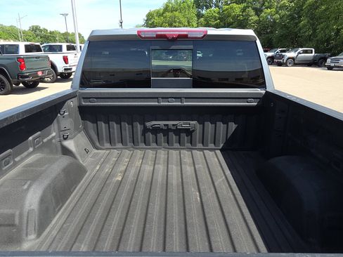 Used 2024 GMC Sierra 1500 AT4 w/ Technology Package AWD/4WD image 8
