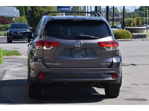 Used 2019 Toyota Highlander XLE AWD/4WD image 5