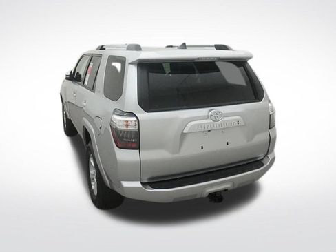 Used 2022 Toyota 4Runner SR5 Premium w/ Moonroof Package AWD/4WD image 8