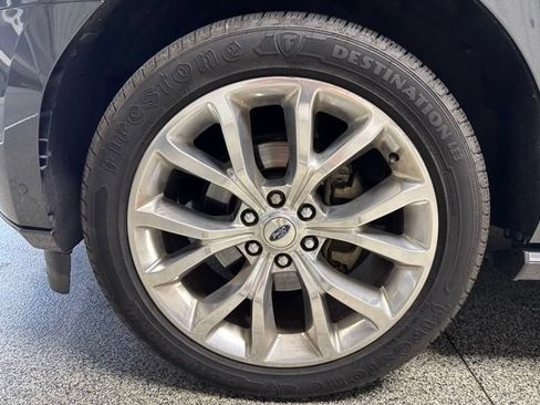 Used 2018 Ford Expedition Platinum RWD image 3