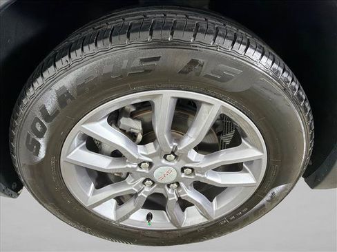 Used 2024 GMC Terrain SLT AWD/4WD image 11