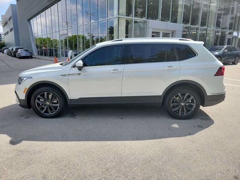 Used 2023 Volkswagen Tiguan SE FWD image 3