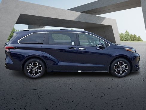 Certified 2026 Toyota Sienna Platinum AWD/4WD image 7