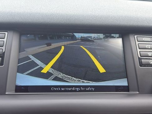 Used 2018 Land Rover Discovery Sport SE AWD/4WD image 25