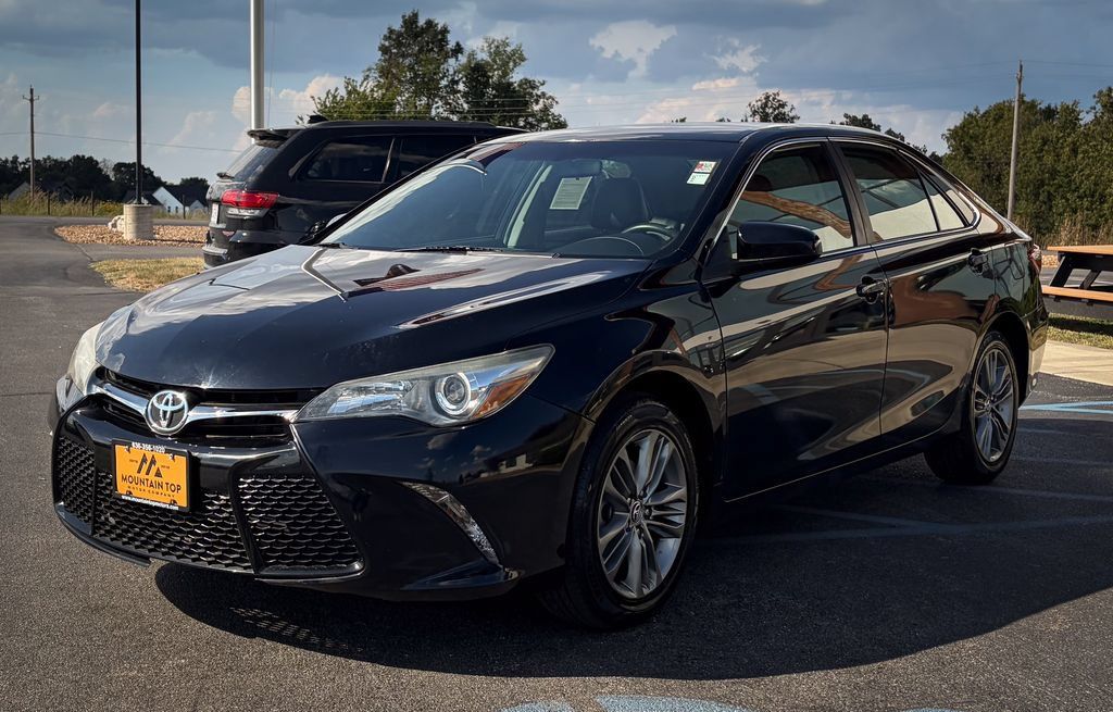 Used 2015 Toyota Camry SE FWD image 18