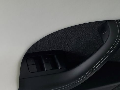 Used 2022 Tesla Model X Plaid image 16