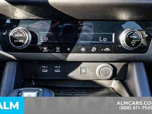 Used 2025 Mitsubishi Outlander SE image 37