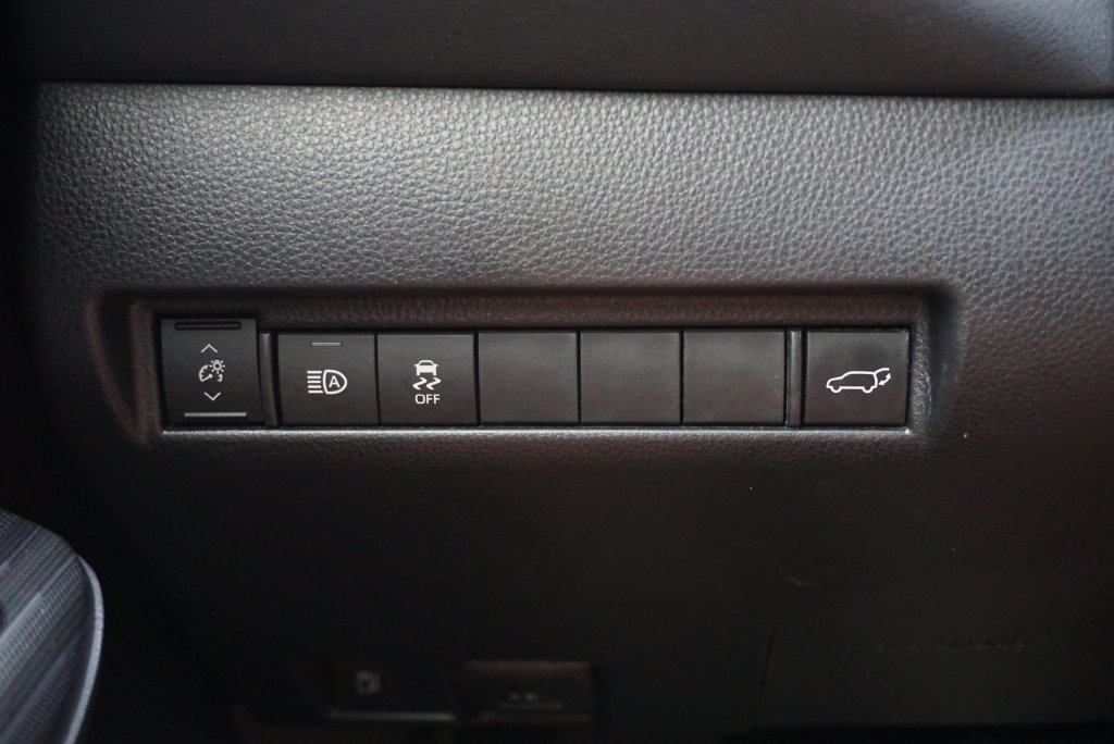 Used 2022 Toyota Venza XLE AWD/4WD image 30
