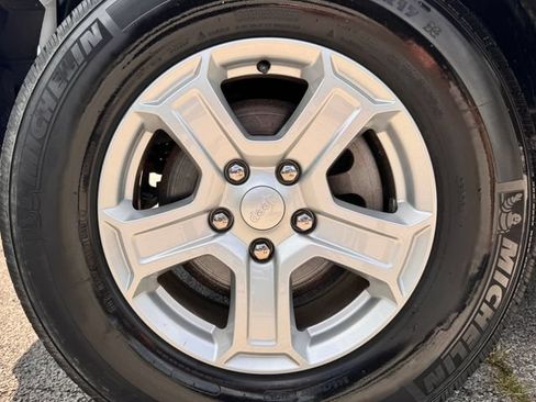 Used 2021 Jeep Wrangler Unlimited Sport AWD/4WD image 32