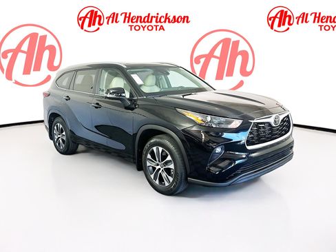 Used 2024 Toyota Highlander XLE image 1