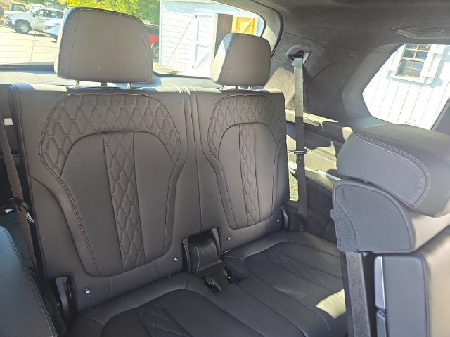 Used 2023 BMW X7 xDrive40i w/ Executive Package AWD/4WD image 32