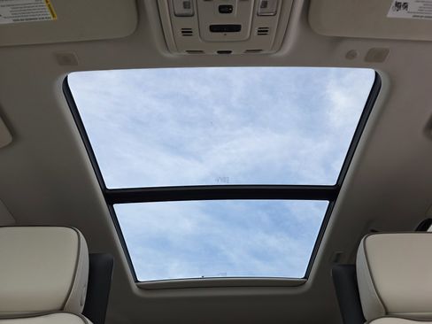 Used 2024 GMC Yukon XL Denali w/ Advanced Technology Package image 13