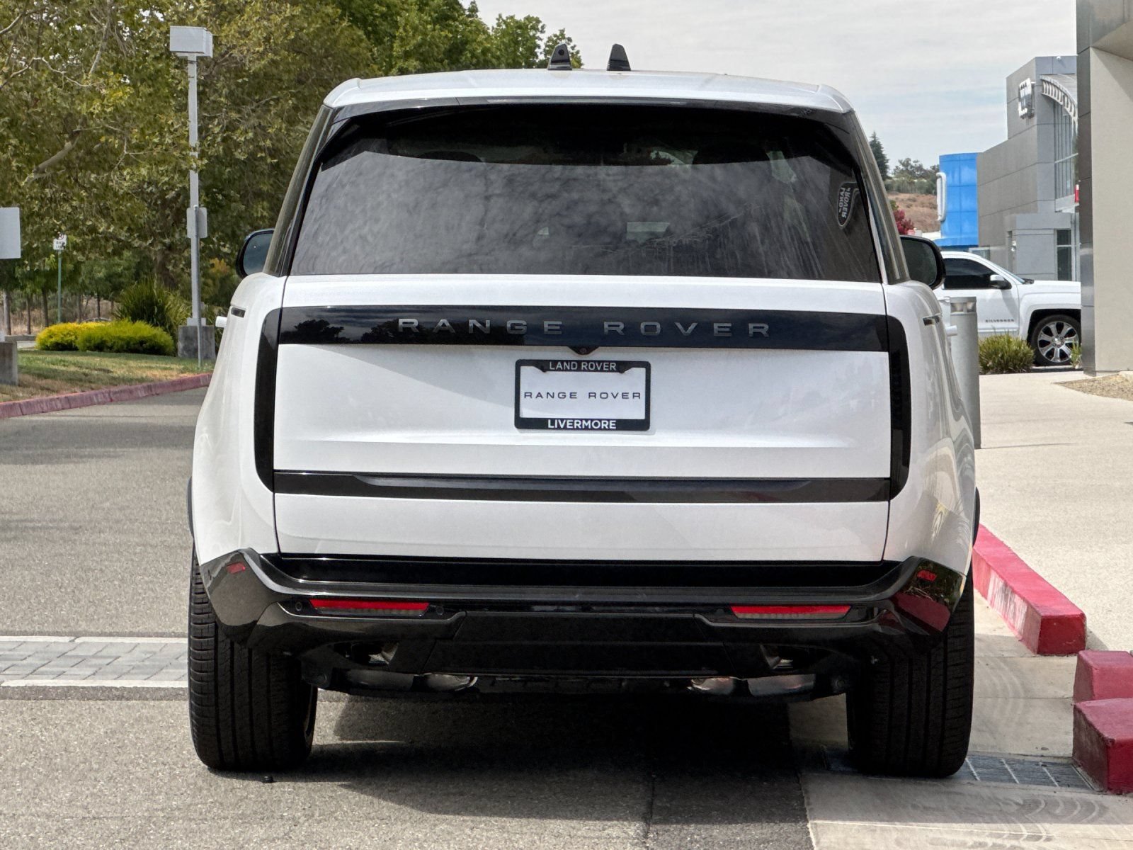 New 2026 Land Rover Range Rover Long Wheelbase SE AWD/4WD image 5