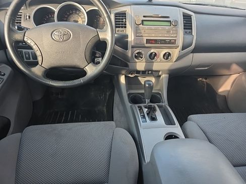 Used 2011 Toyota Tacoma PreRunner image 18