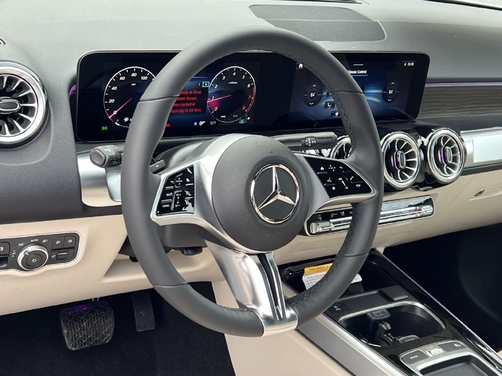 Used 2026 Mercedes-Benz GLB 250 4MATIC image 14