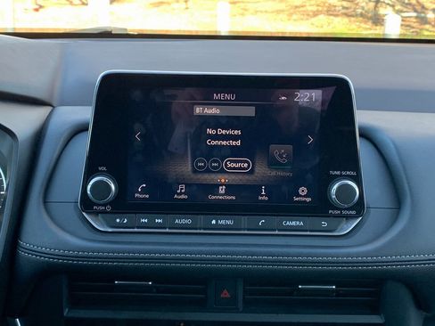 Used 2023 Nissan Rogue SV w/ SV Premium B Package image 17