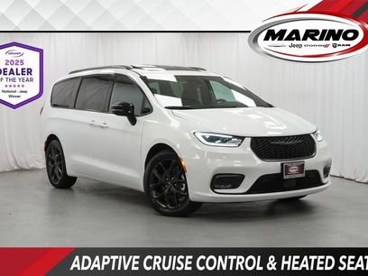 Used 2024 Chrysler Pacifica Touring-L w/ S Appearance Package