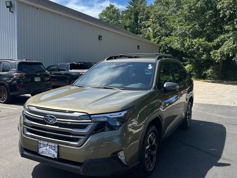 Used 2025 Subaru Forester Premium AWD/4WD image 1