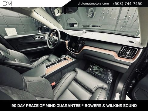 Used 2024 Volvo XC60 T8 Ultimate AWD/4WD image 19