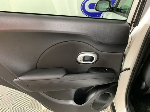 Used 2016 Kia Soul + image 29